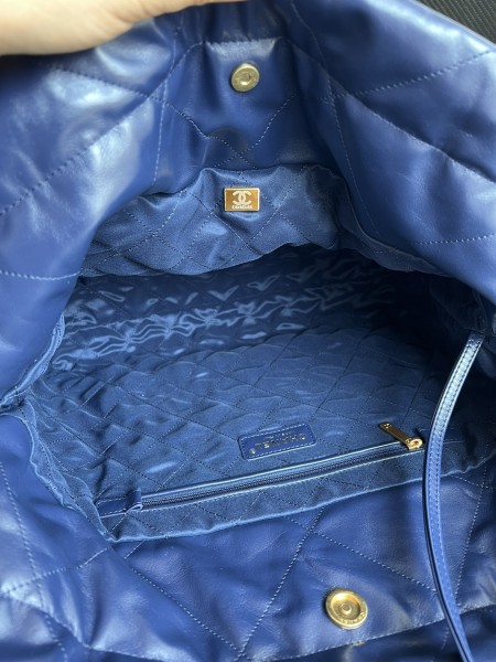  Handbag   Chanel  size 39cmx42cmx8 cm