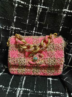 Handbag   Chanel  size  15*22*6 cm