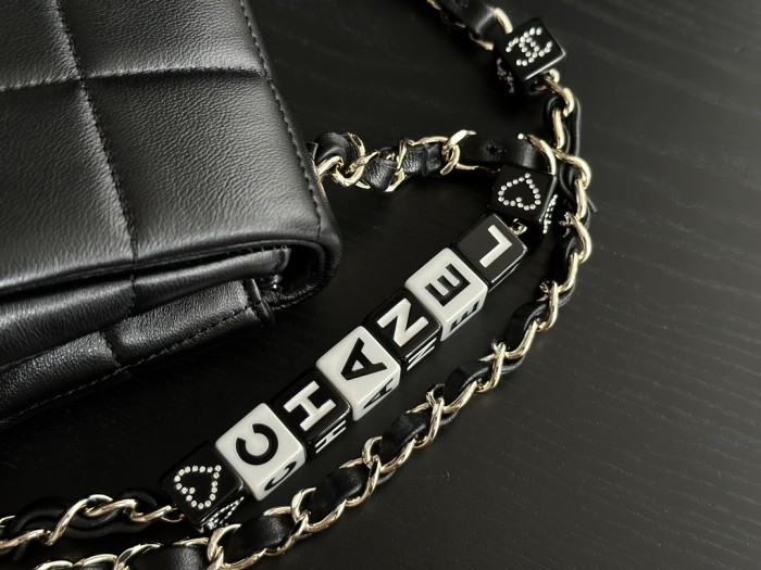 Handbag   Chanel  AP3744  size  18  cm 