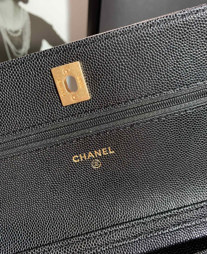 Handbag   Chanel  size  19*12.5*3  cm