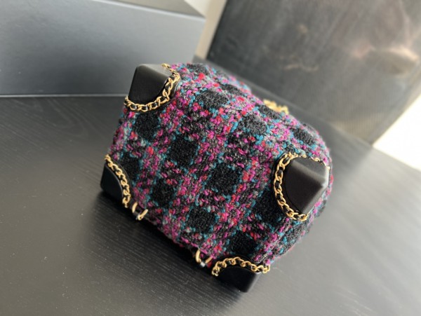  Handbag   Chanel  AS3639  size  18cmx19.5cmx14 cm