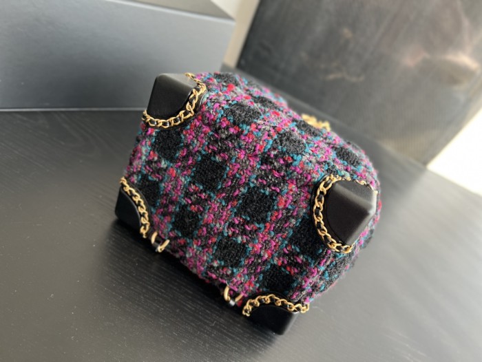  Handbag   Chanel  AS3639  size  18cmx19.5cmx14 cm