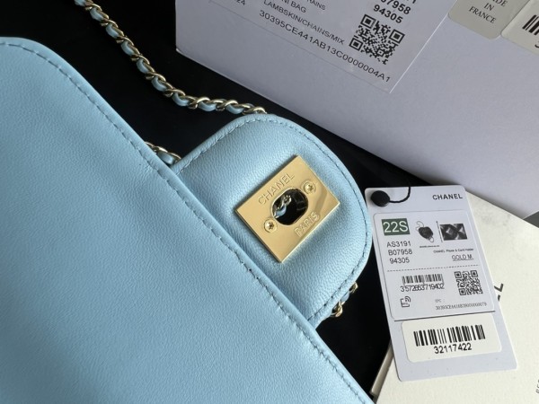  Handbag  Chanel  size  18cmx17cmx5 cm