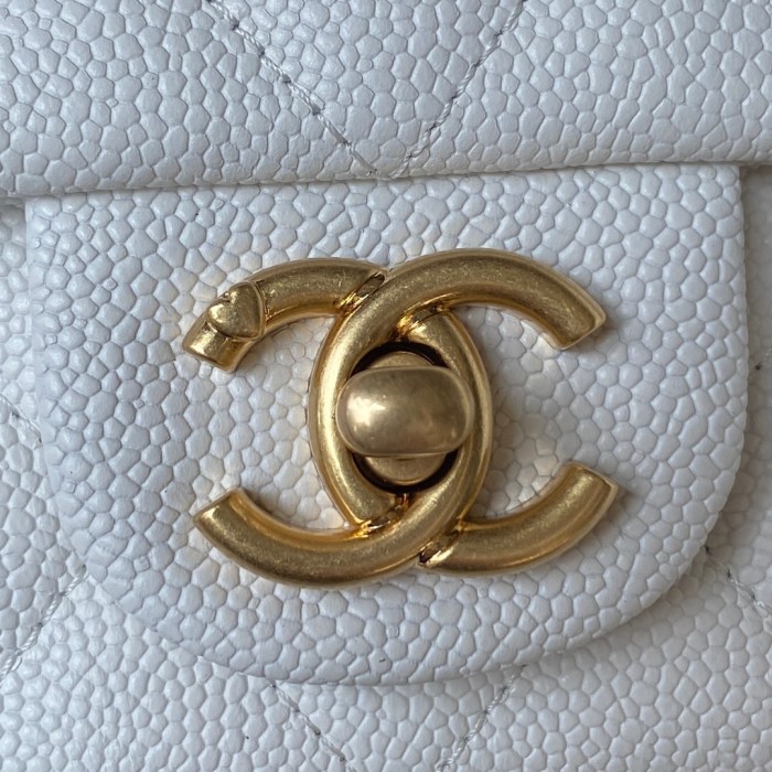  Handbag  Chanel AS3828  size  12X19x8 cm