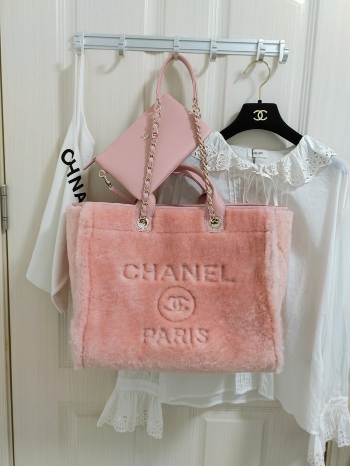 Handbag   Chanel  size 38 cm