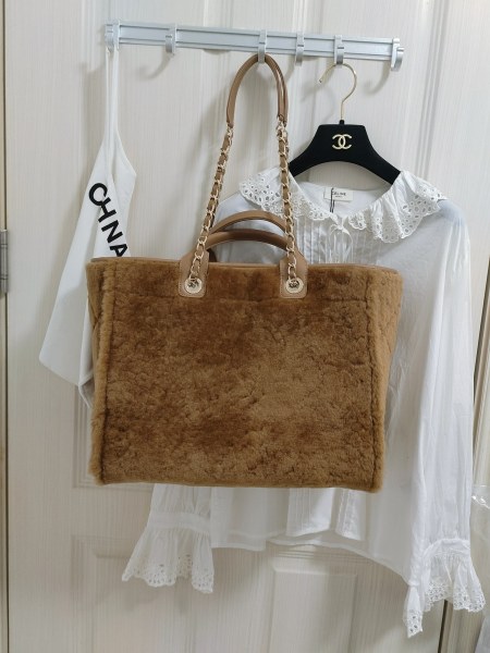 Handbag   Chanel  size 38 cm