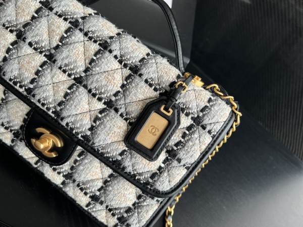 Handbag Chanel AS3653  size 25cmx21.5cmx7 cm