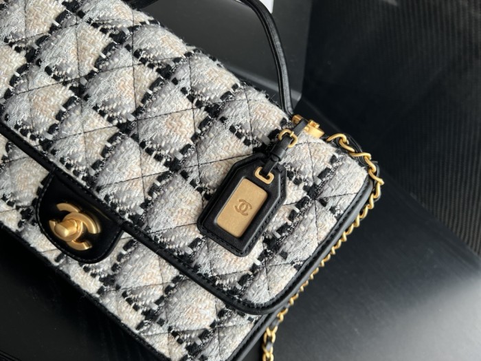 Handbag Chanel AS3653  size 25cmx21.5cmx7 cm