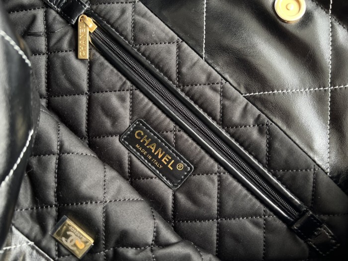 Handbag Chanel  size  35cmx37cmx7 cm