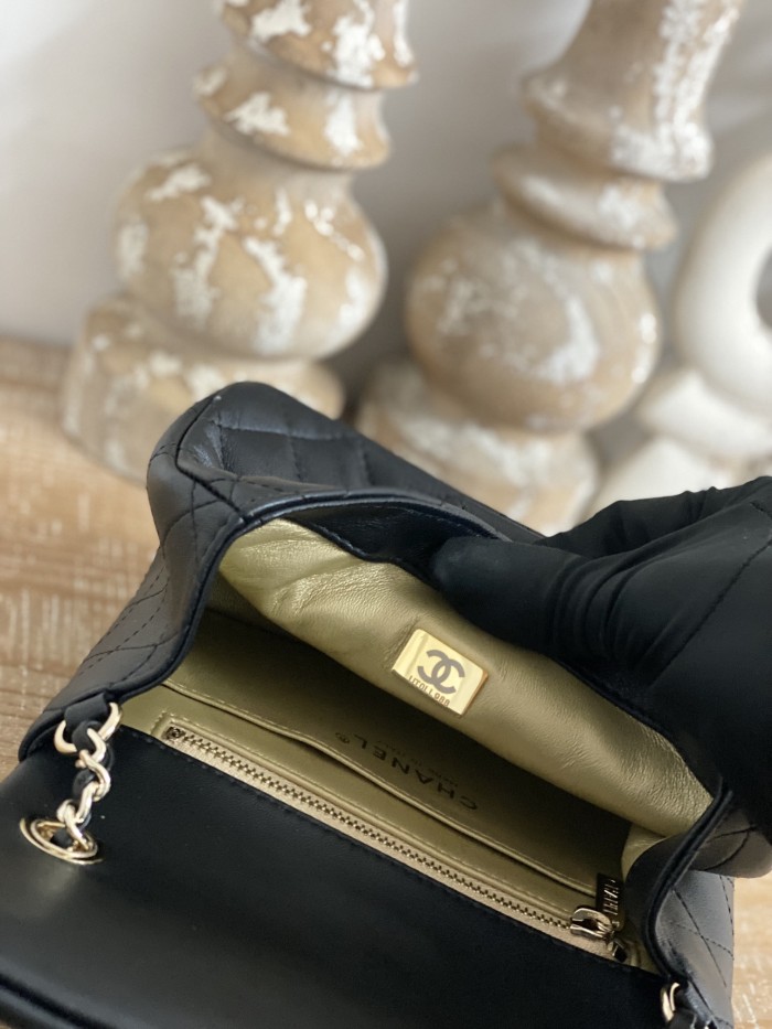 Handbag  Chanel 1786 size  18*7*13  cm