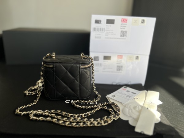 Handbag  Chanel  A1447  size  8.5cmx11cmx7 cm