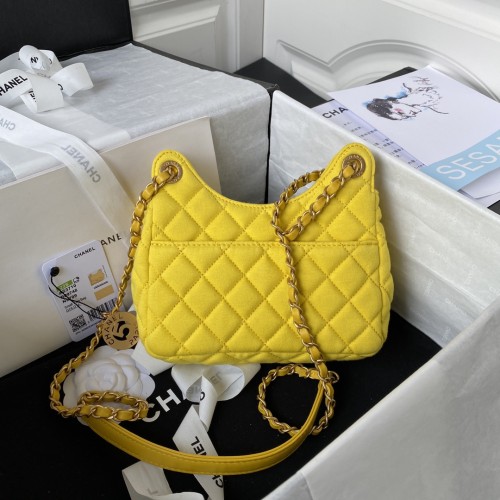 Handbag  Chanel AS3710  size  17×19×6 cm