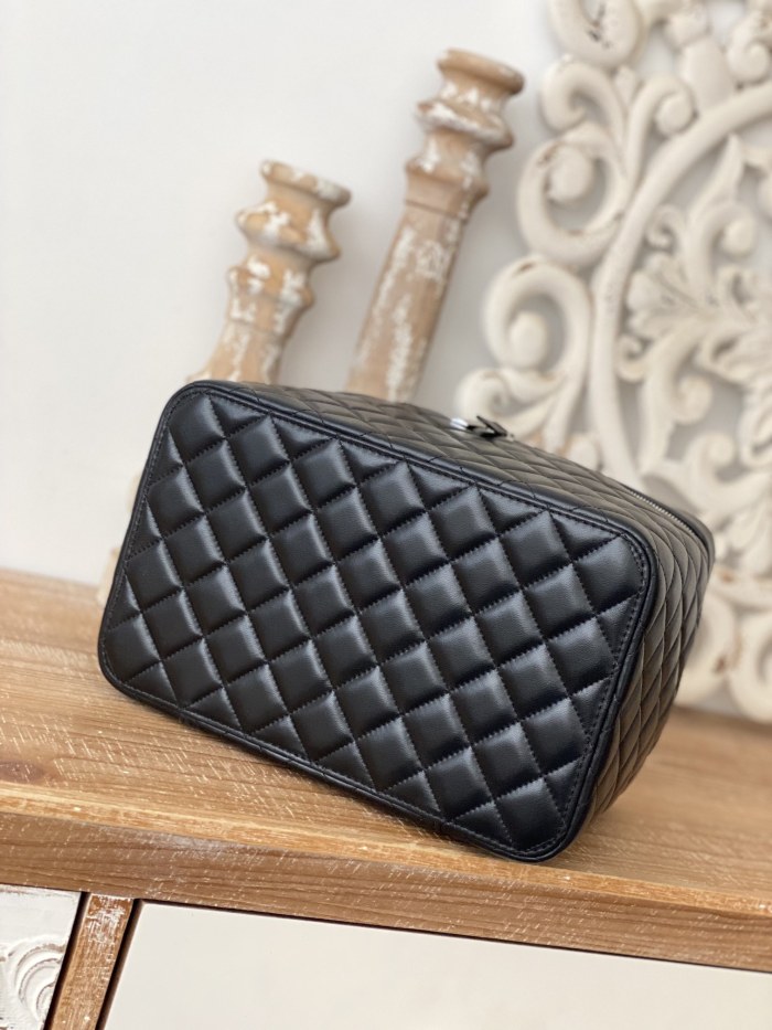 Handbag  Chanel 31543  size  25*16*18  cm