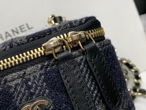  Handbag Chanel size 8.5*11*7* cm