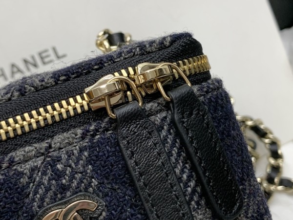  Handbag Chanel size 8.5*11*7* cm