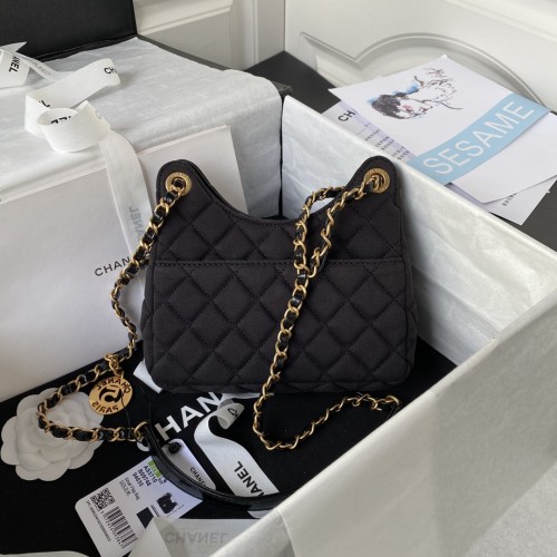  Handbag  Chanel AS3710  size  17×19×6 cm
