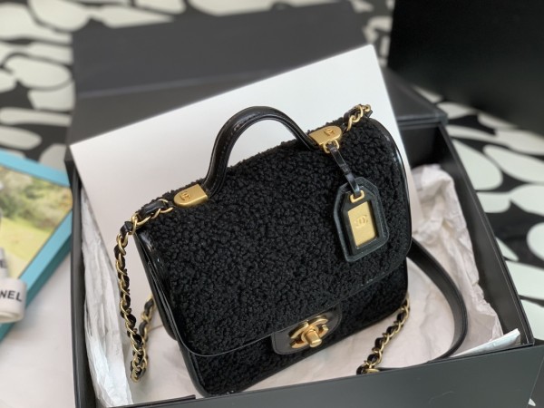 Handbag  Chanel  size  𝟷𝟽*𝟸𝟶.𝟻 *𝟼 𝚌𝚖