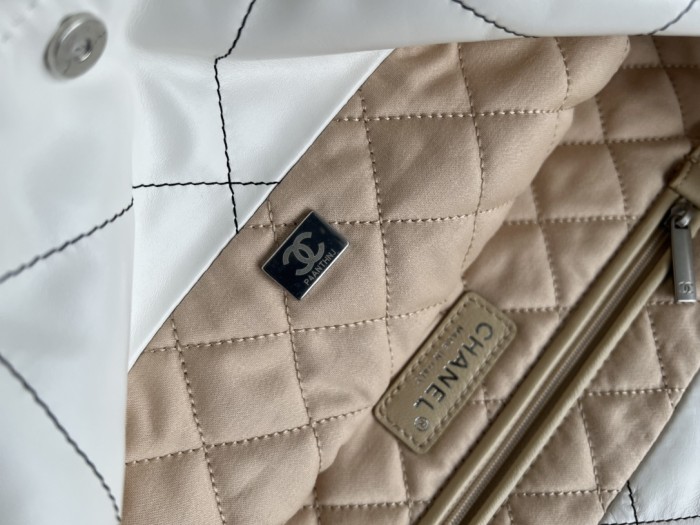  Handbag   Chanel  size  39cmx42cmx8 cm