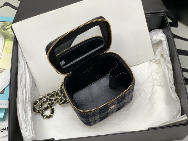  Handbag Chanel size 8.5*11*7* cm