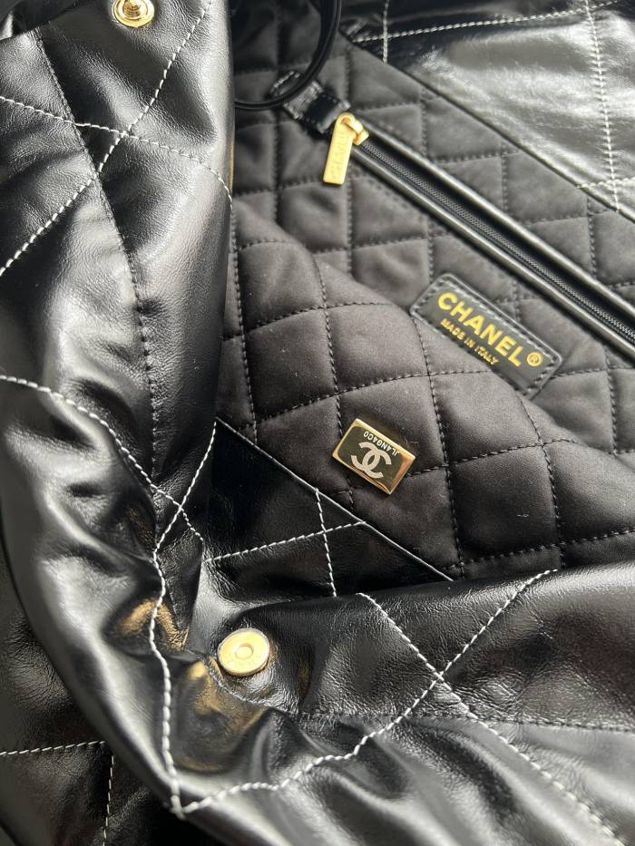 Handbag Chanel  size 39cmx42cmx8 cm