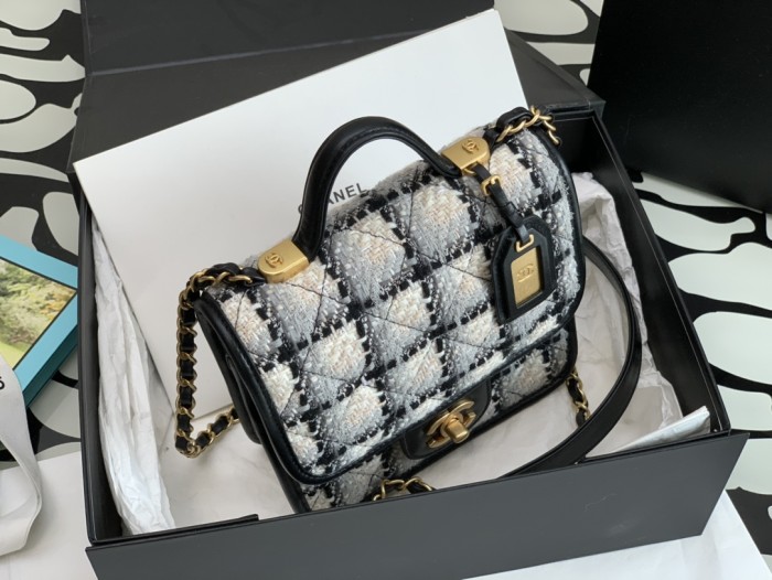 Handbag  Chanel  99199  size  𝟷𝟽*𝟸𝟶.𝟻 *𝟼 𝚌𝚖