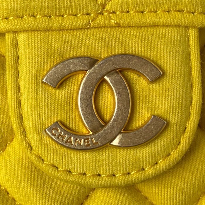  Handbag  Chanel AS3710  size  17×19×6 cm