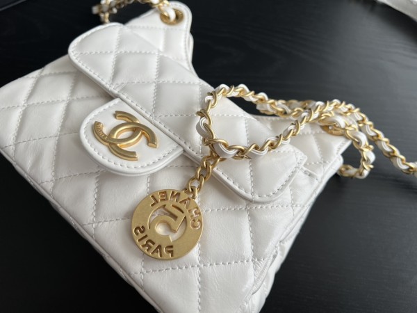  Handbag   Chanel AS3710 size 17cmx19cm6 cm 