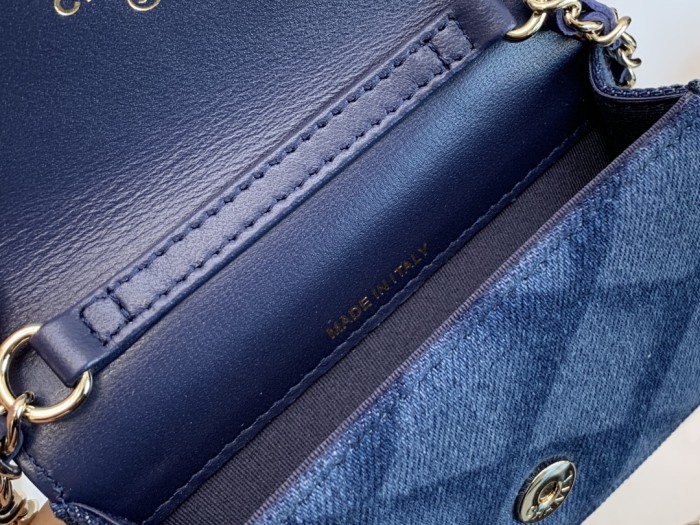 Handbag  Chanel  size 10×8×2 cm