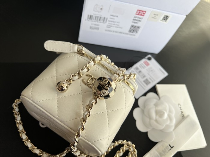 Handbag  Chanel  A1447  size  8.5cmx11cmx7 cm