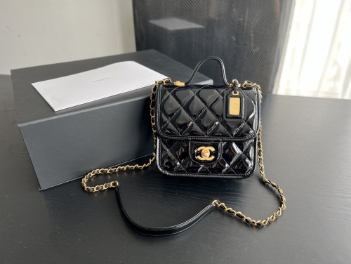  Handbag Chanel  AS3652 size 17cmx20.5cmx6 cm