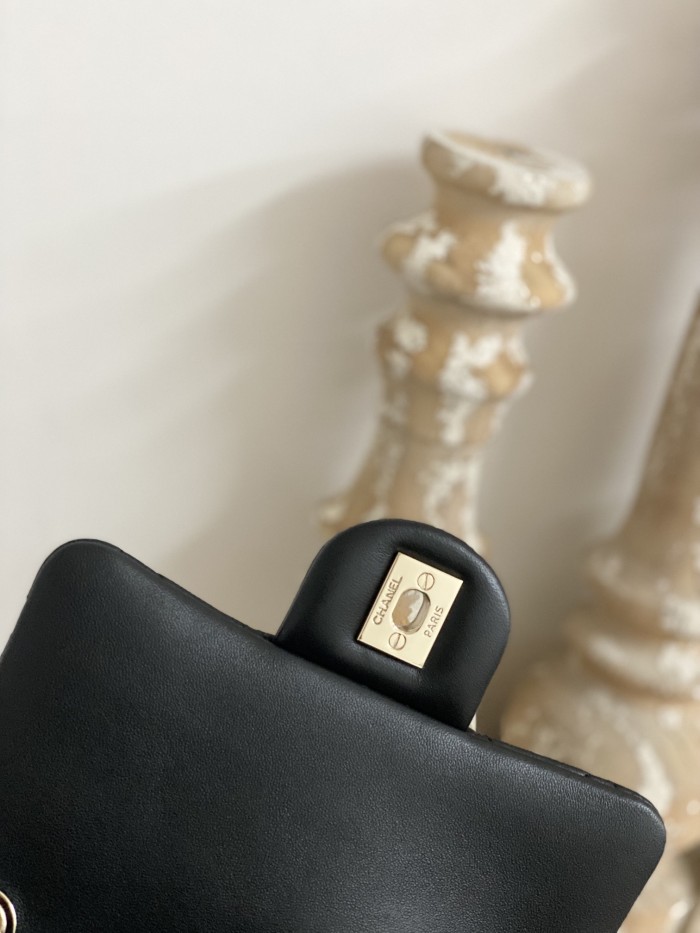 Handbag  Chanel 1786 size  18*7*13  cm