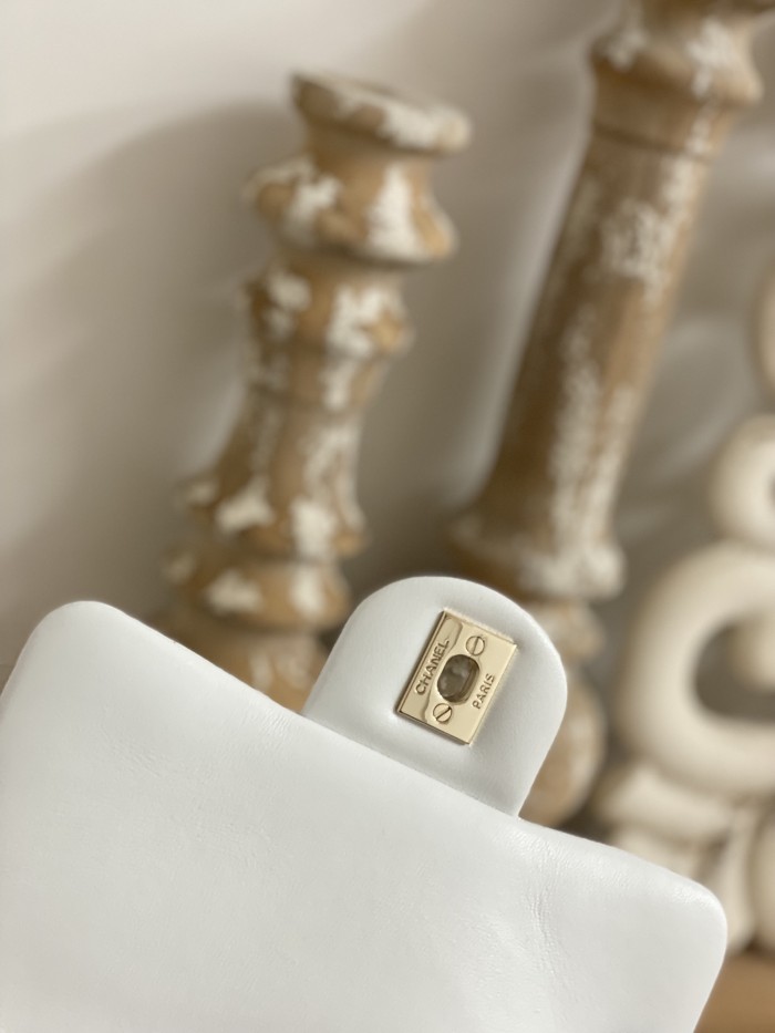 Handbag  Chanel  size  18*7*13  cm