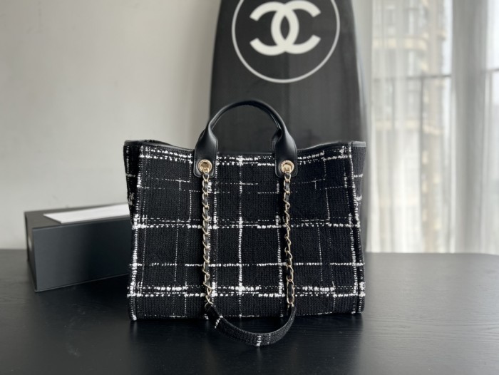 Handbag Chanel  size  39 cm