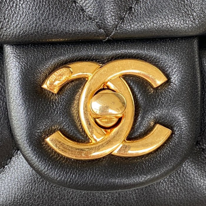 Handbag   Chanel  AS3498  size  15X20.5X8 cm