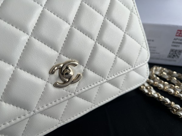 CHANEL WOC Sheepskin Crossbody Bag Women's White AP1450-B09985-10601 size 19.2*3.5*12.3 cm