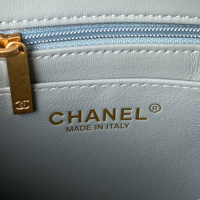  Handbag  Chanel  size  17 cm