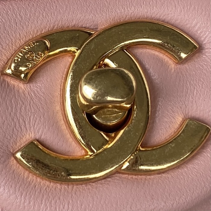 Handbag   Chanel AS3499  size  18X23X9 cm