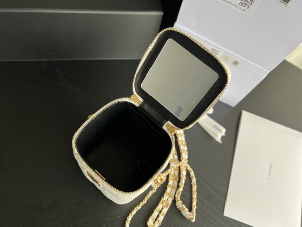 Handbag  Chanel   AP3583  size  14.5cmx11.5cmx11.5 cm 