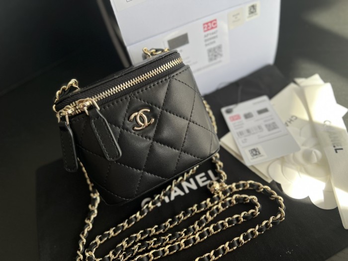 Handbag  Chanel  A1447  size  8.5cmx11cmx7 cm