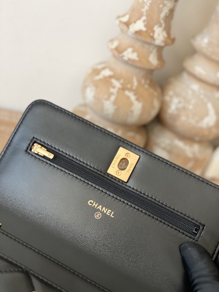 Handbag  Chanel  81237  size 19 cm