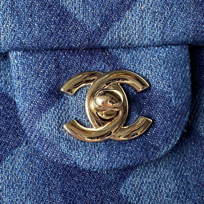  Handbag Chanel  size 25 cm