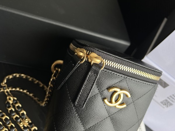 Handbag  Chanel  AP3583  size  14.5cmx11.5cmx11.5 cm