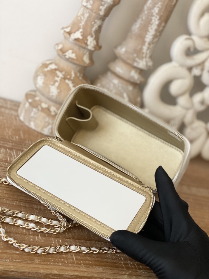 Handbag  Chanel  81242  size 17 cm