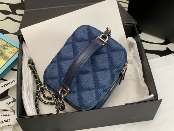  Handbag Chanel size 11*15*12* cm