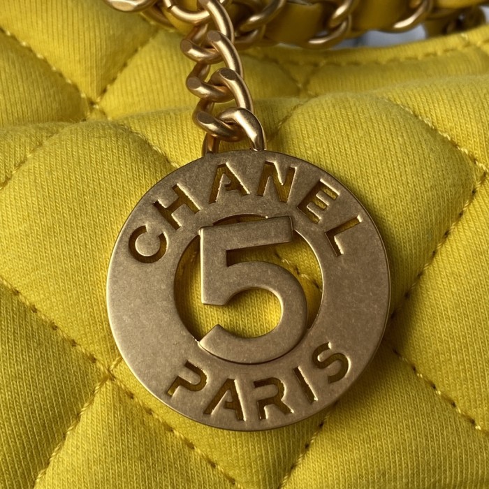  Handbag  Chanel AS3710  size  17×19×6 cm