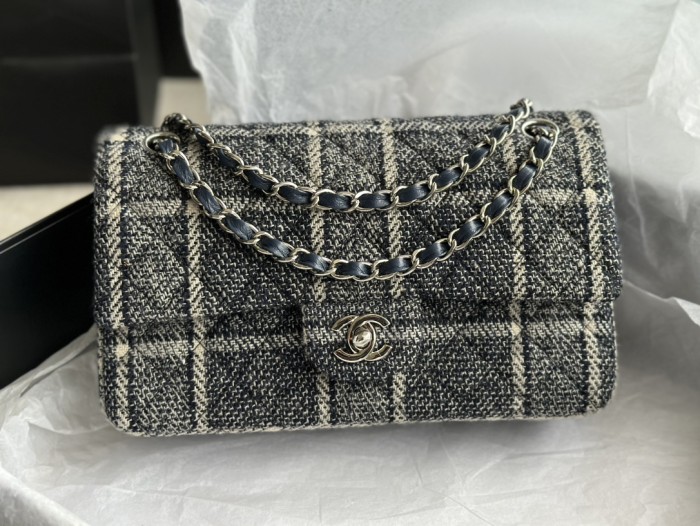 Handbag  Chanel  01112  size 25 Cm