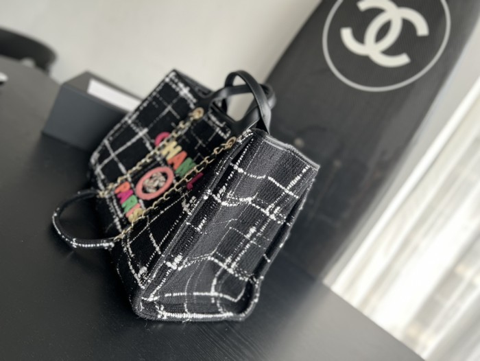 Handbag Chanel  size  39 cm