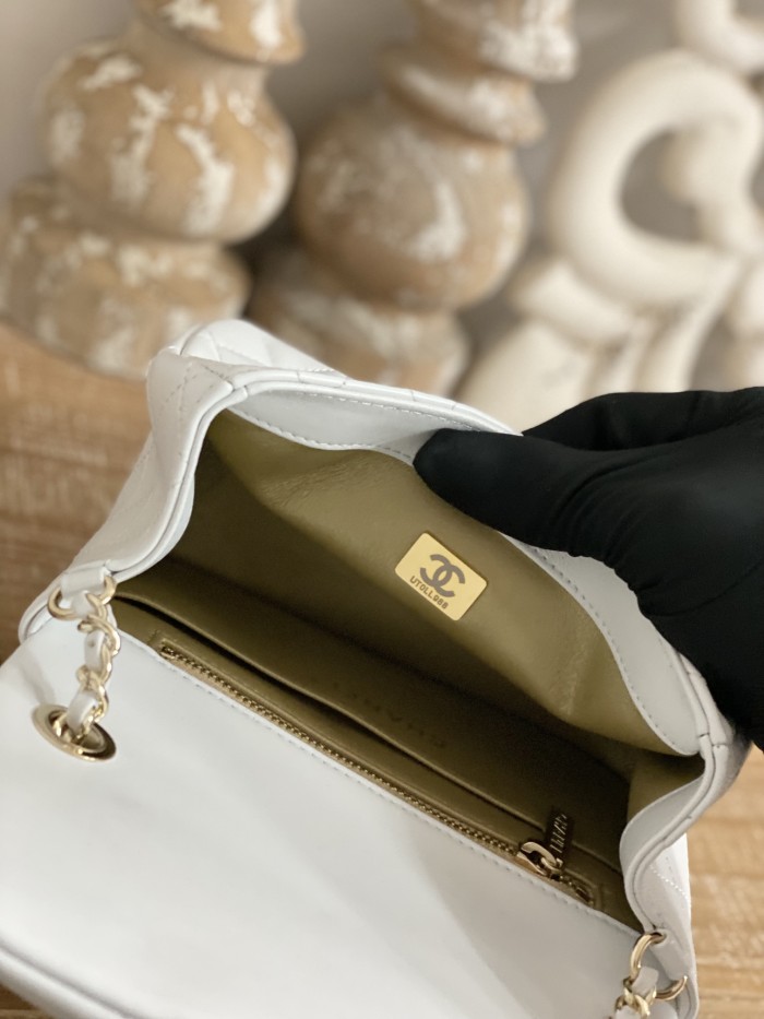 Handbag  Chanel  size  18*7*13  cm