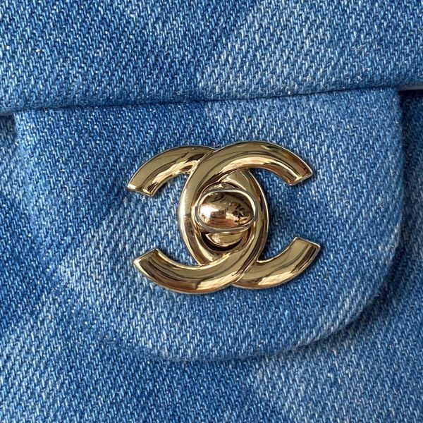  Handbag Chanel  size 25 cm