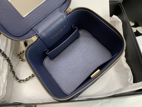  Handbag Chanel size 11*15*12* cm